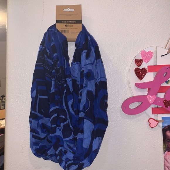 NWT Native Origins Blue 100% bamboo Roger Smith Circle Scarf - Picture 3 of 4
